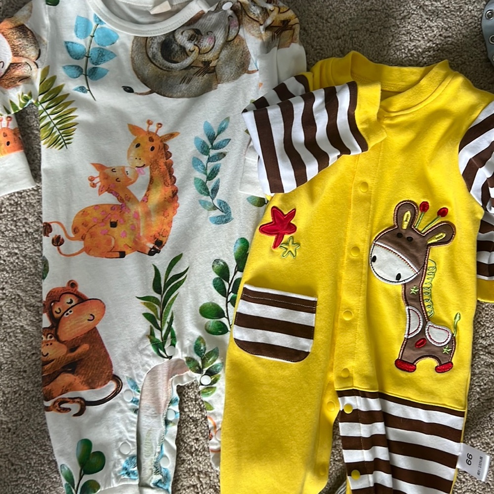 Brand new giraffe print baby outfit 9-12 month